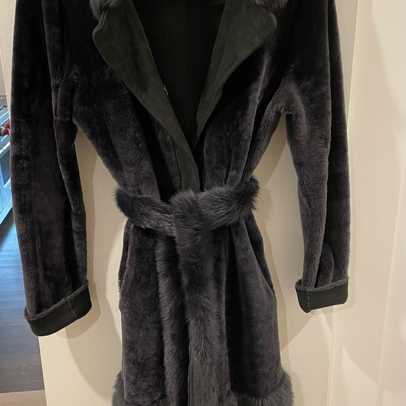 SHEARLING COAT REVERSIBLE! - Picture 3 of 11